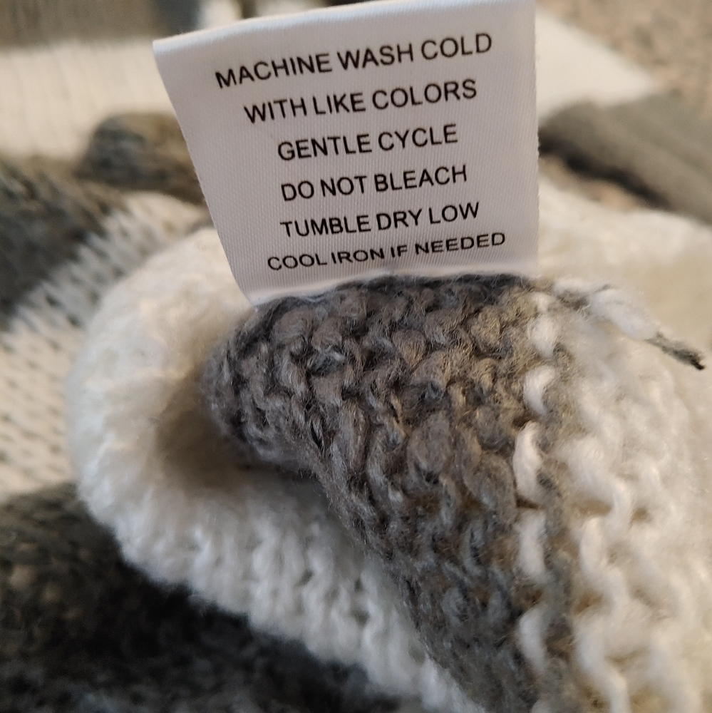 Distressed striped sweater - Picture 7 of 12